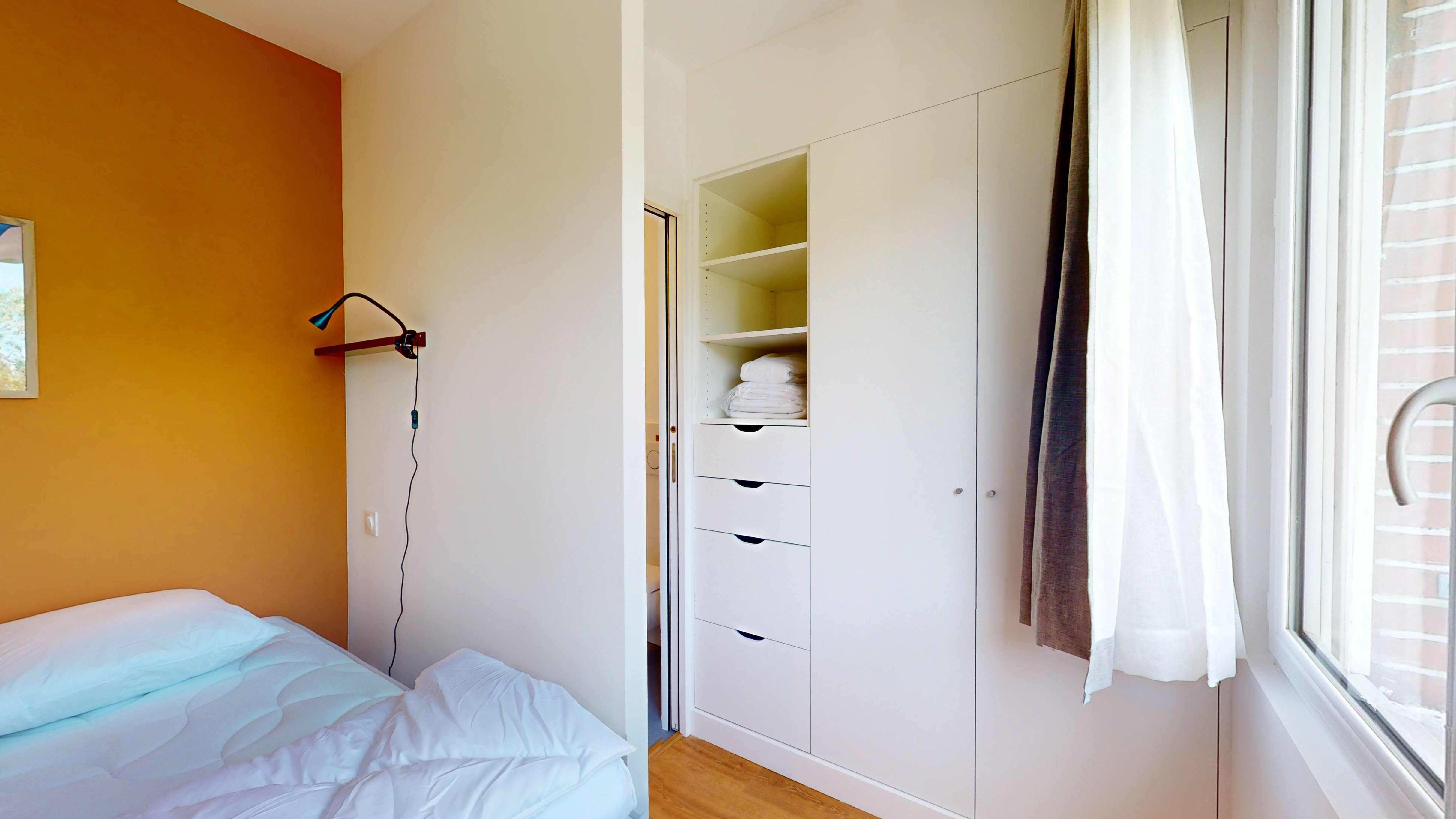 Room For One Person - 10 - 1