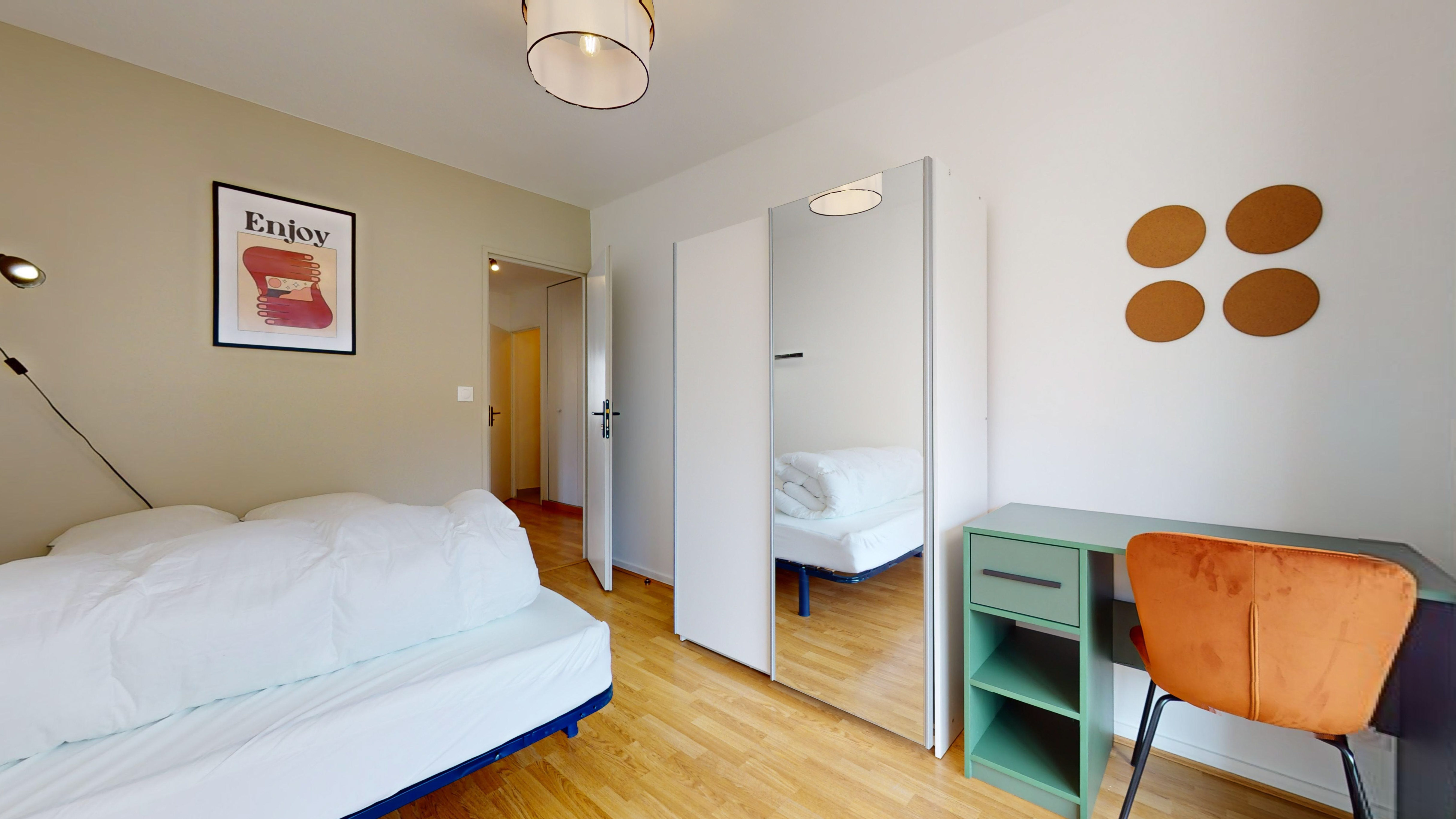  Room 3  -  Villeurbanne Racine  - Gallery -  1