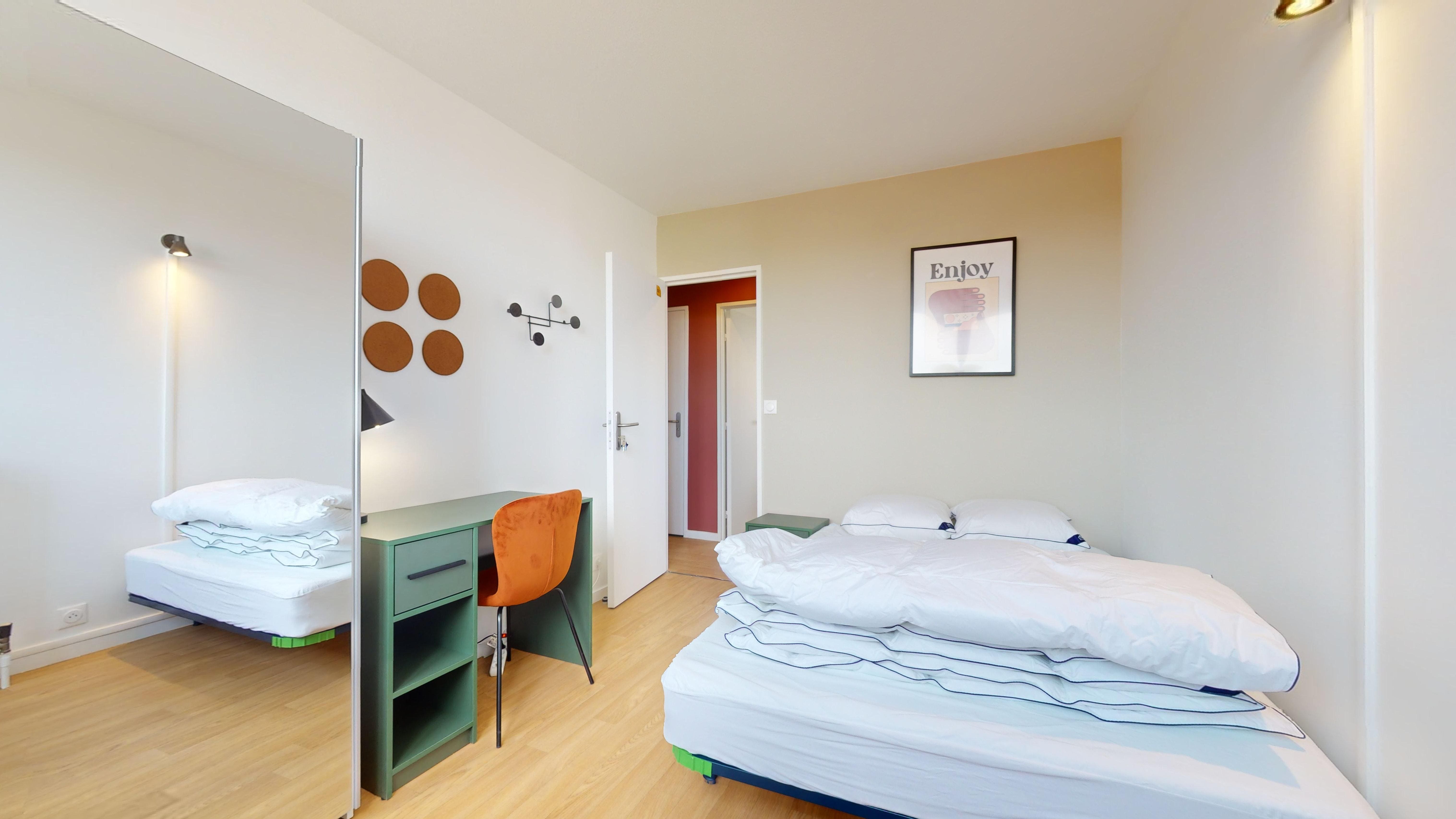 Room 2 - 4