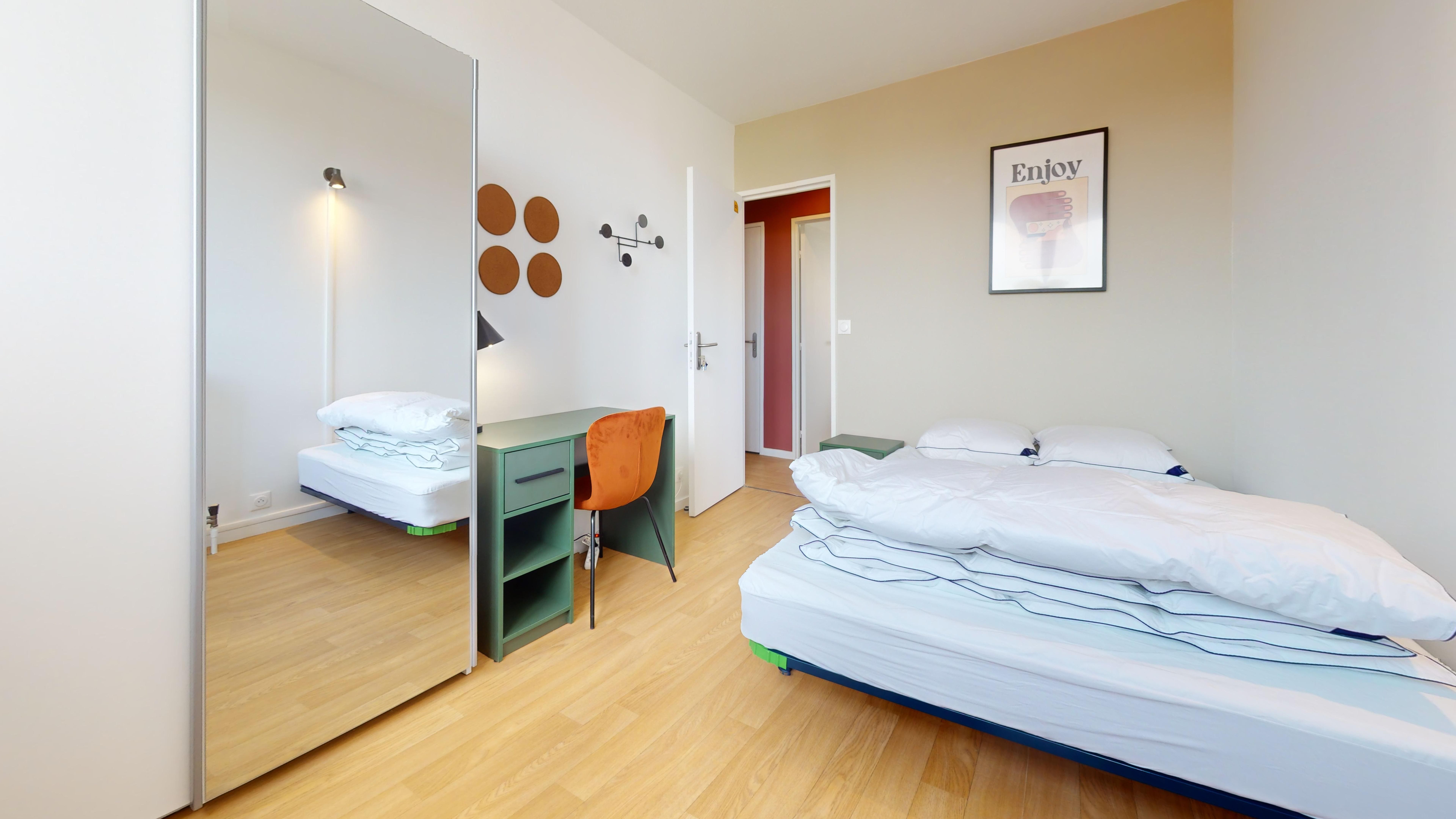 Room 2 - 2