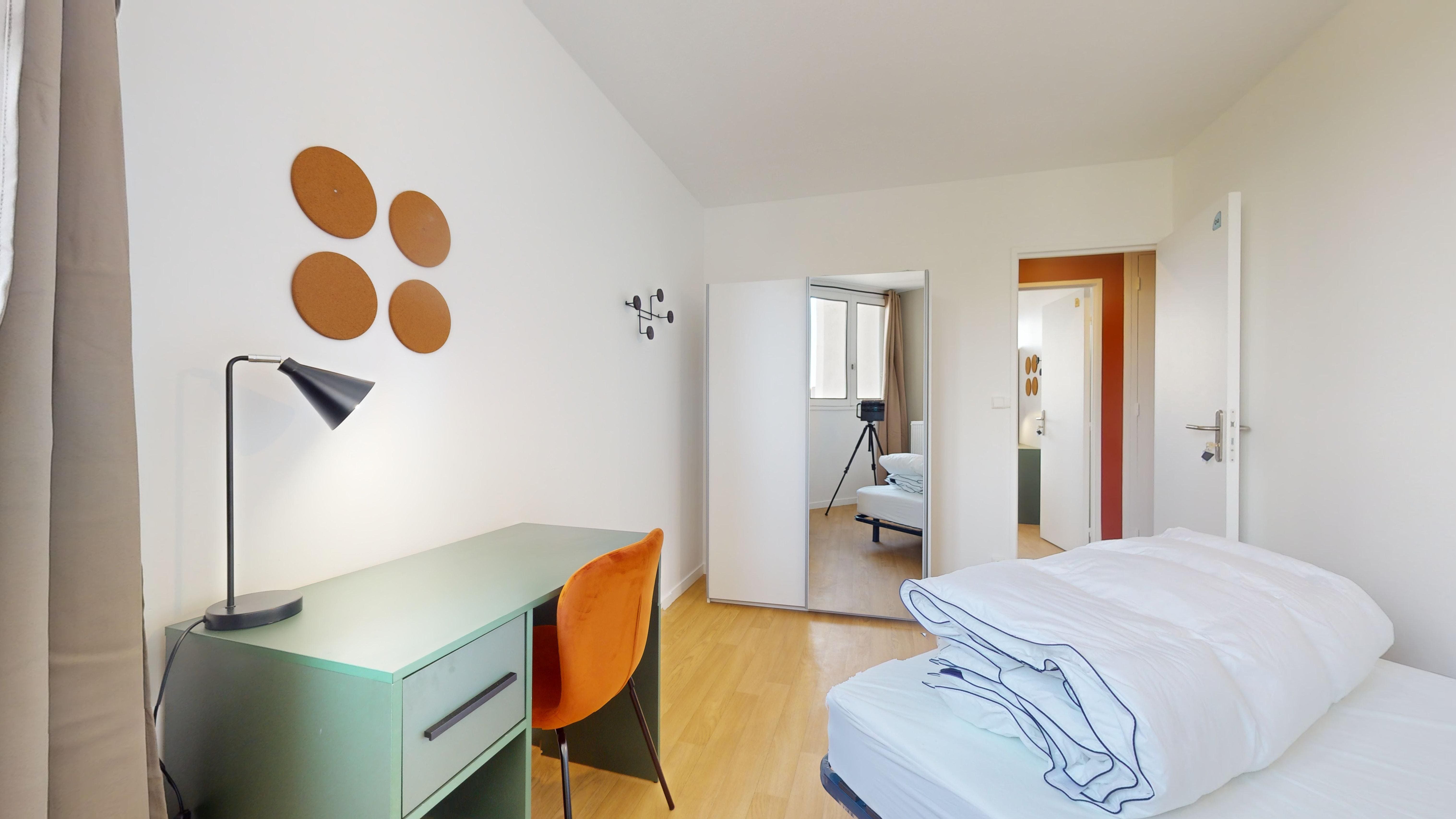 Room 4 - 4