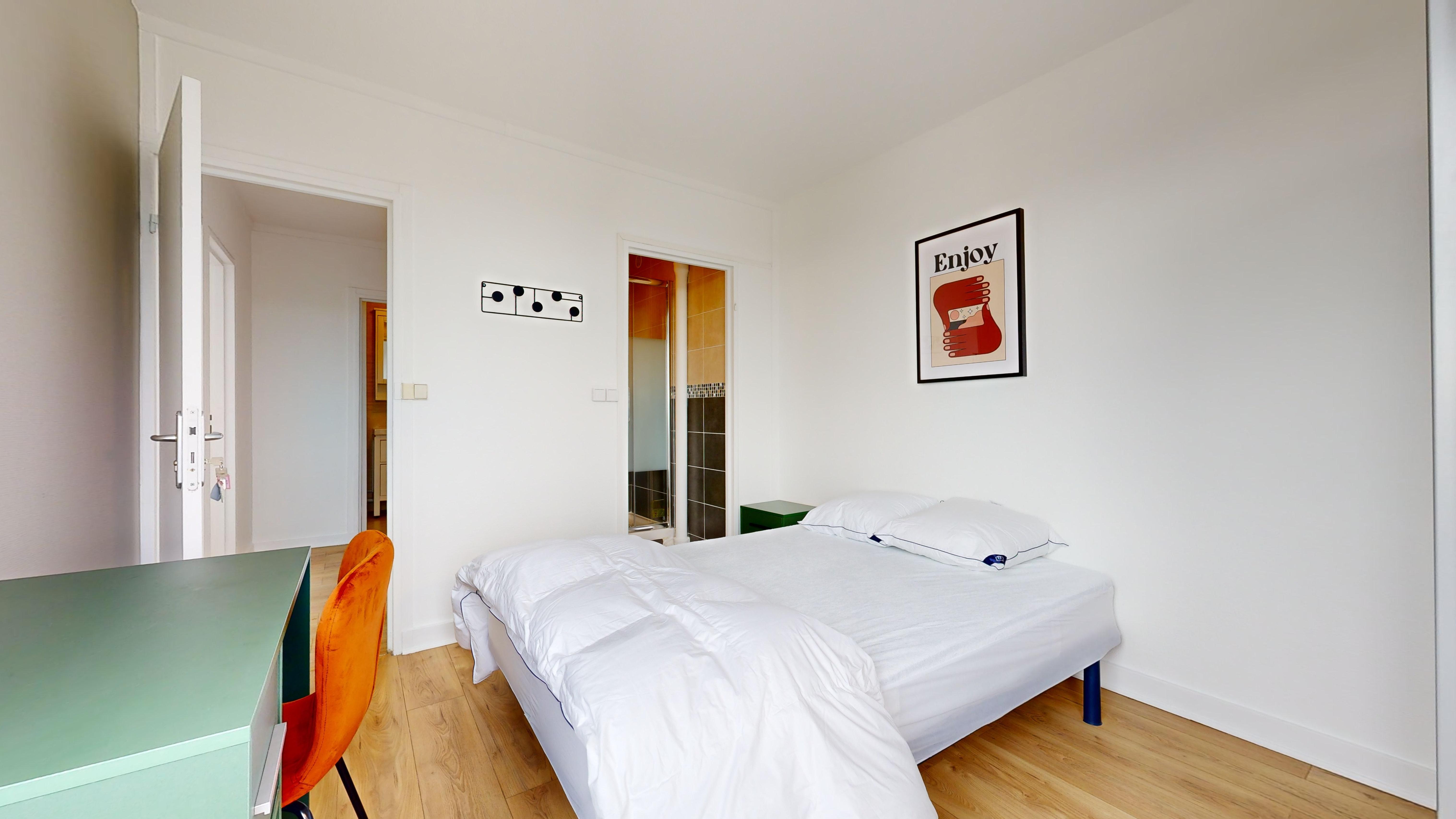  Room 2  -  Massy Charonne  - Gallery -  2