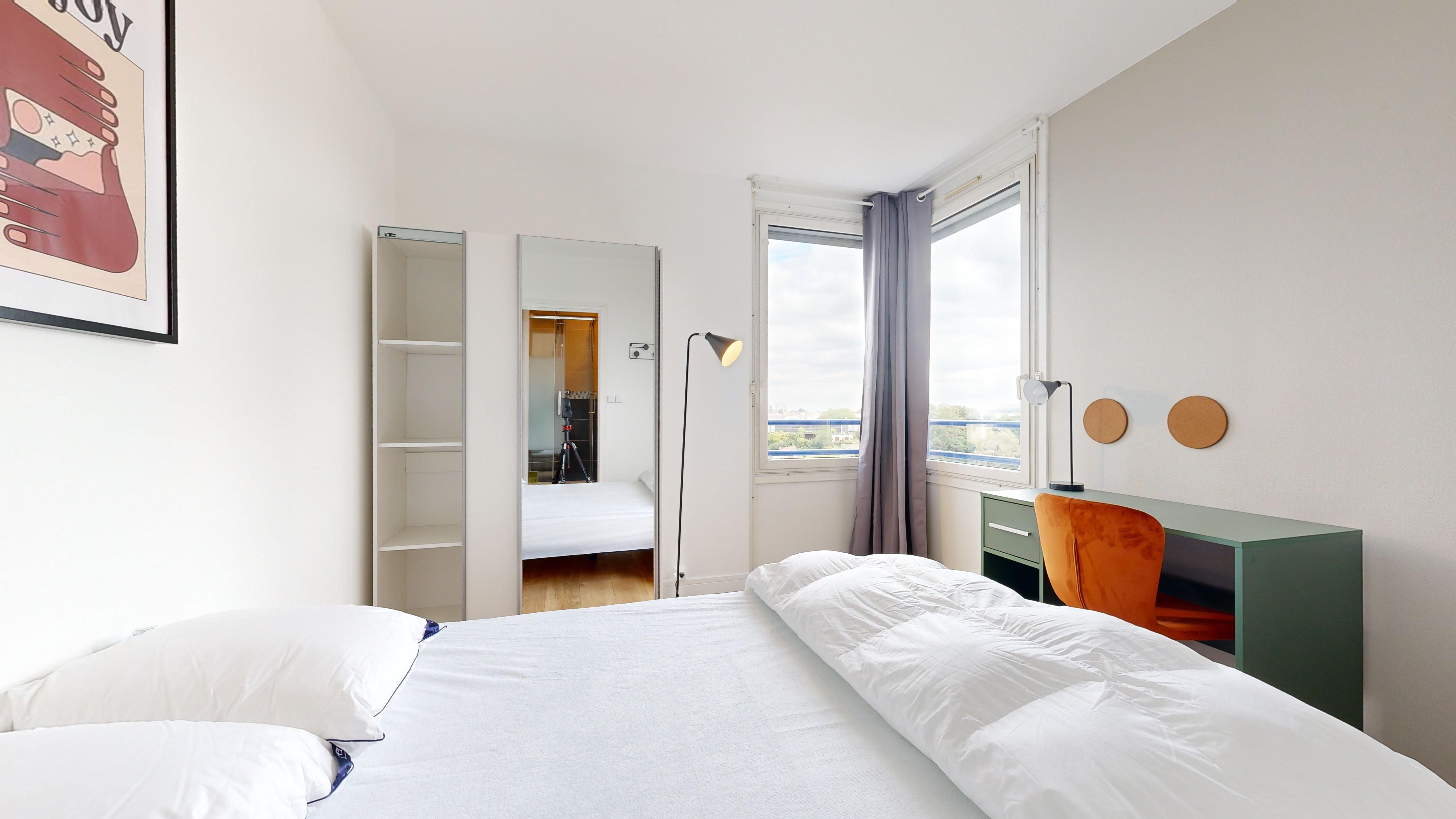  Room 2  -  Massy Charonne  - Gallery -  1