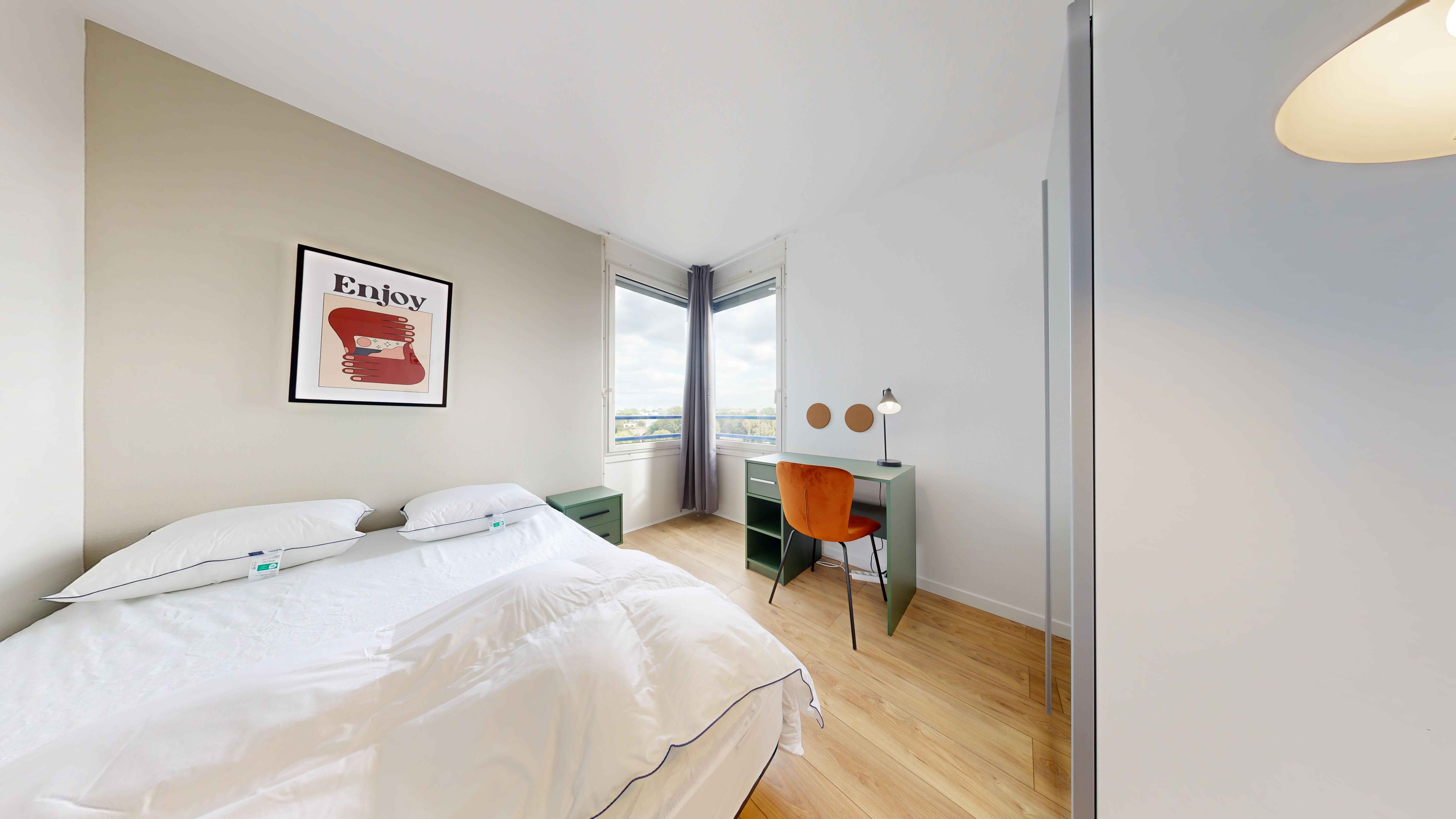  Room 3  -  Massy Charonne  - Gallery -  1