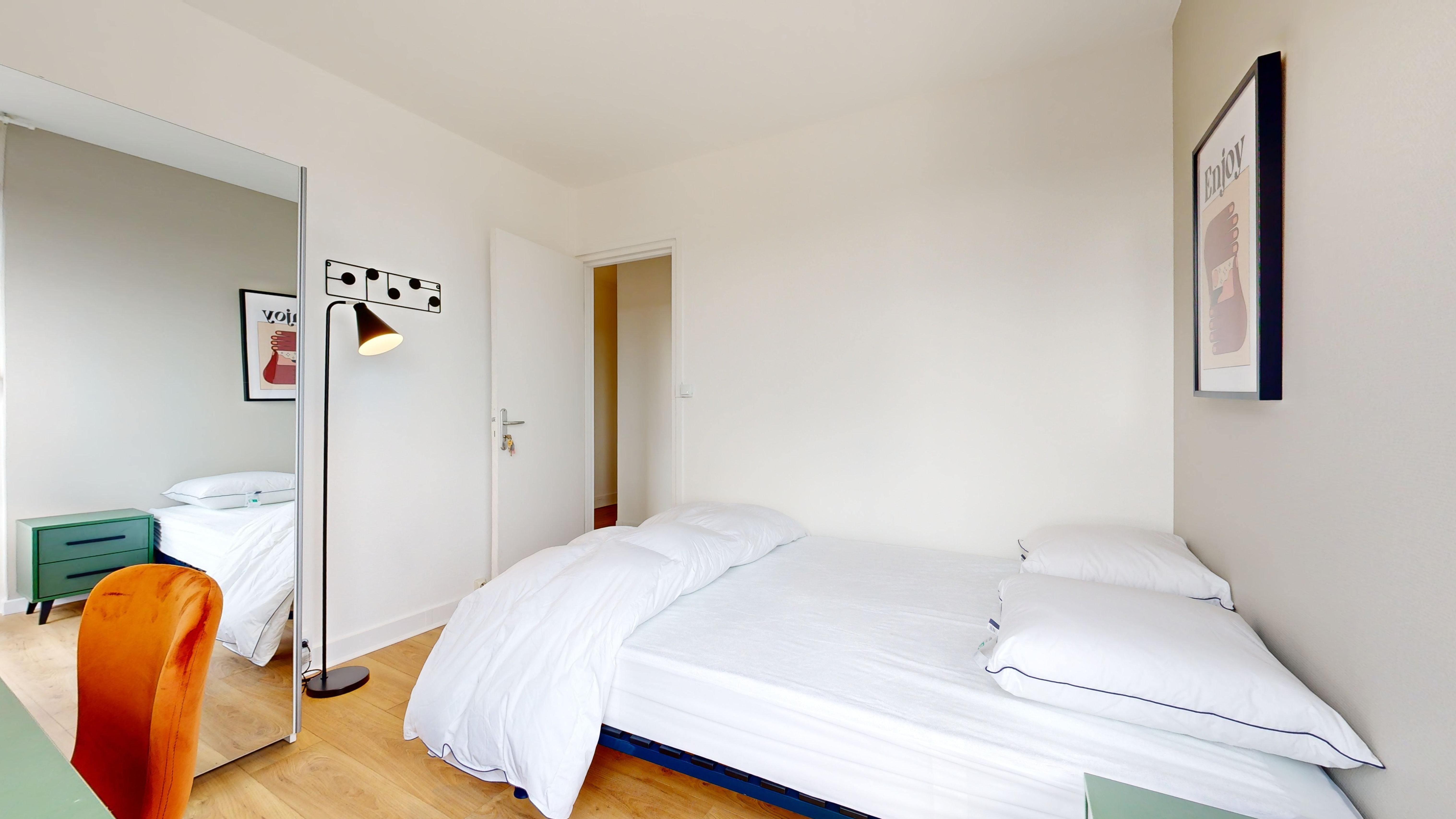  Room 3  -  Massy Charonne  - Gallery -  2