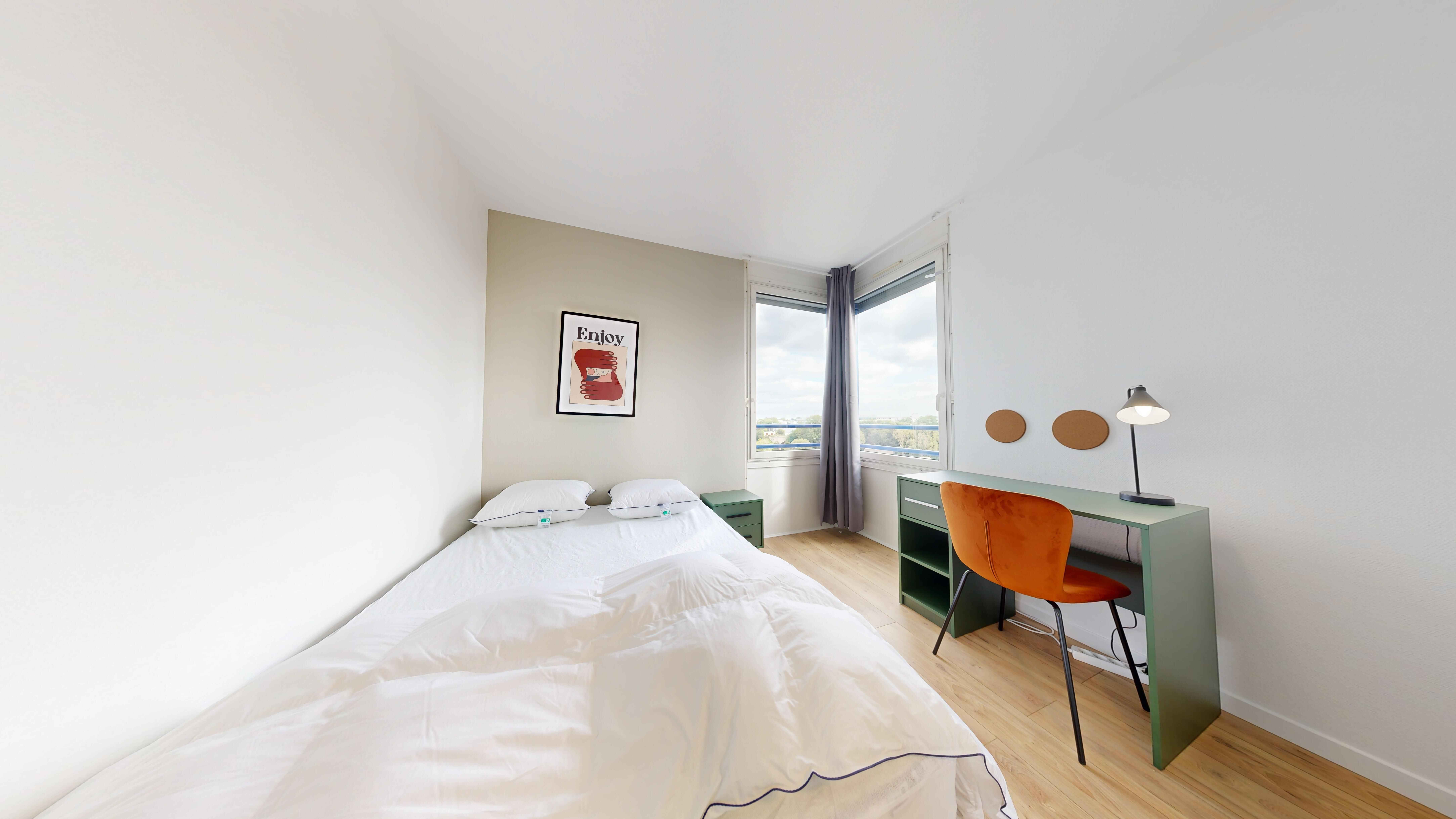  Room 3  -  Massy Charonne  - Gallery -  3