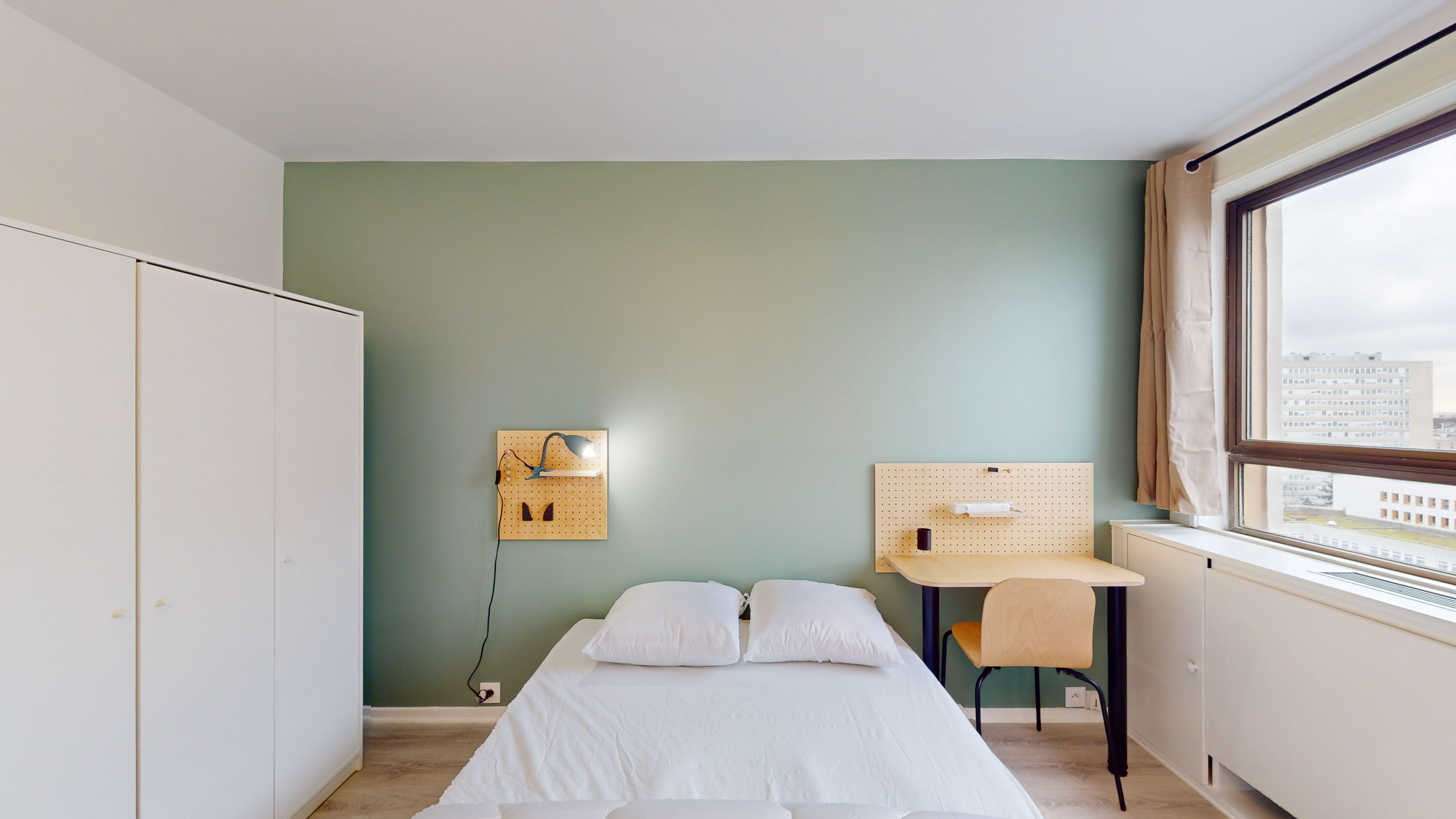  Room 1  -  Paris Lilas  - Gallery -  1