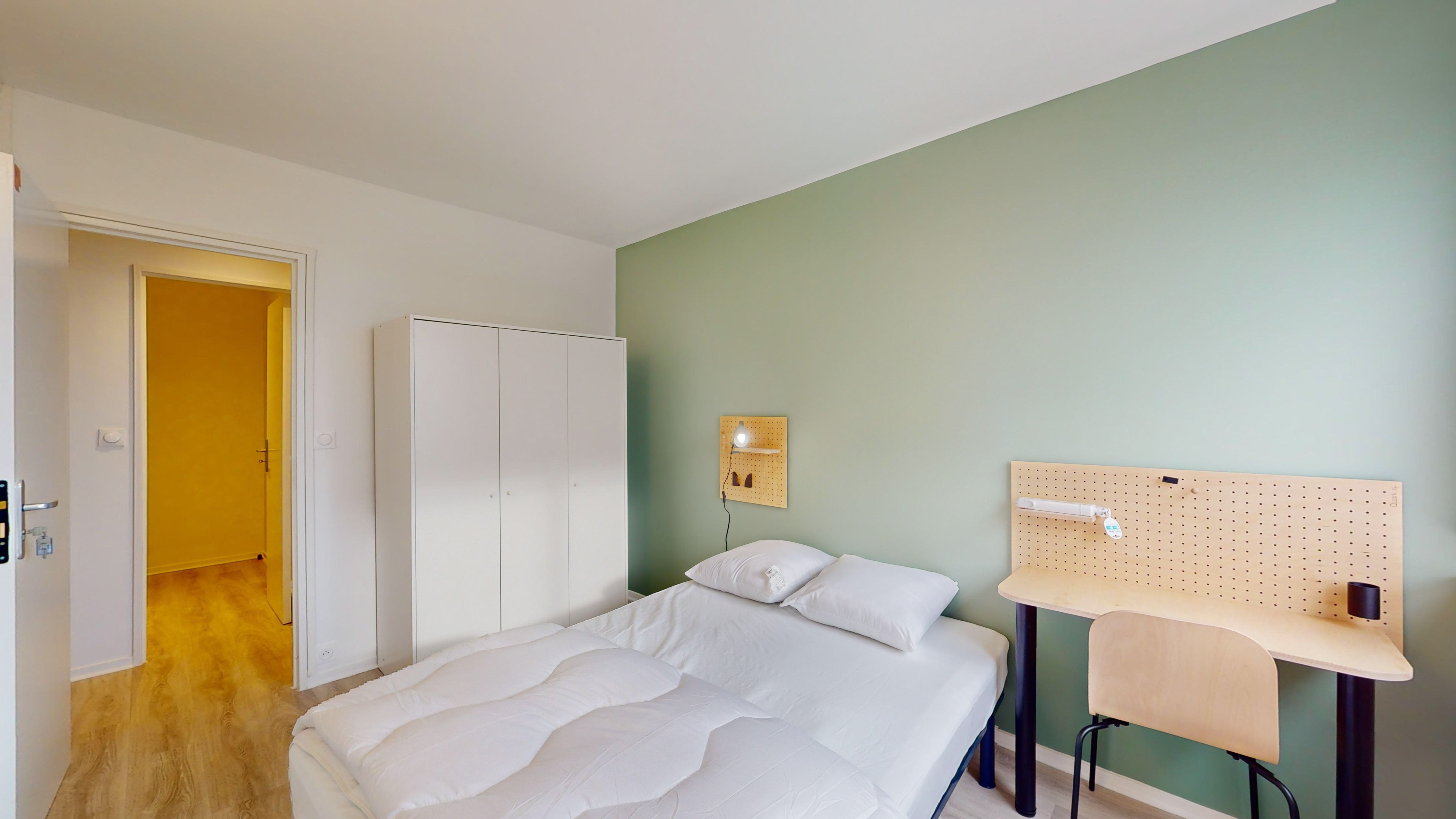  Room 3  -  Paris Lilas  - Gallery -  1