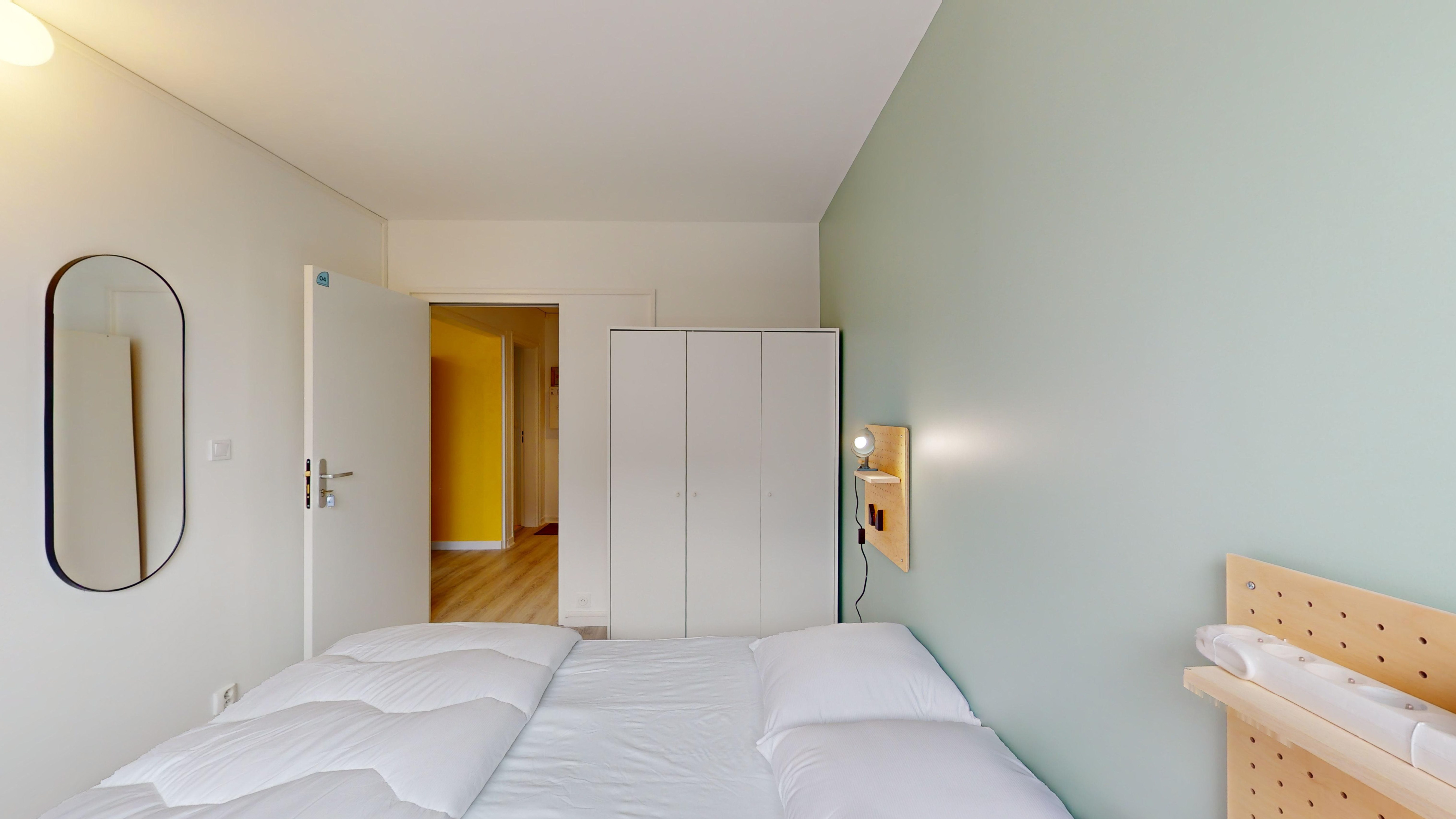  Room 4  -  Paris Lilas  - Gallery -  2