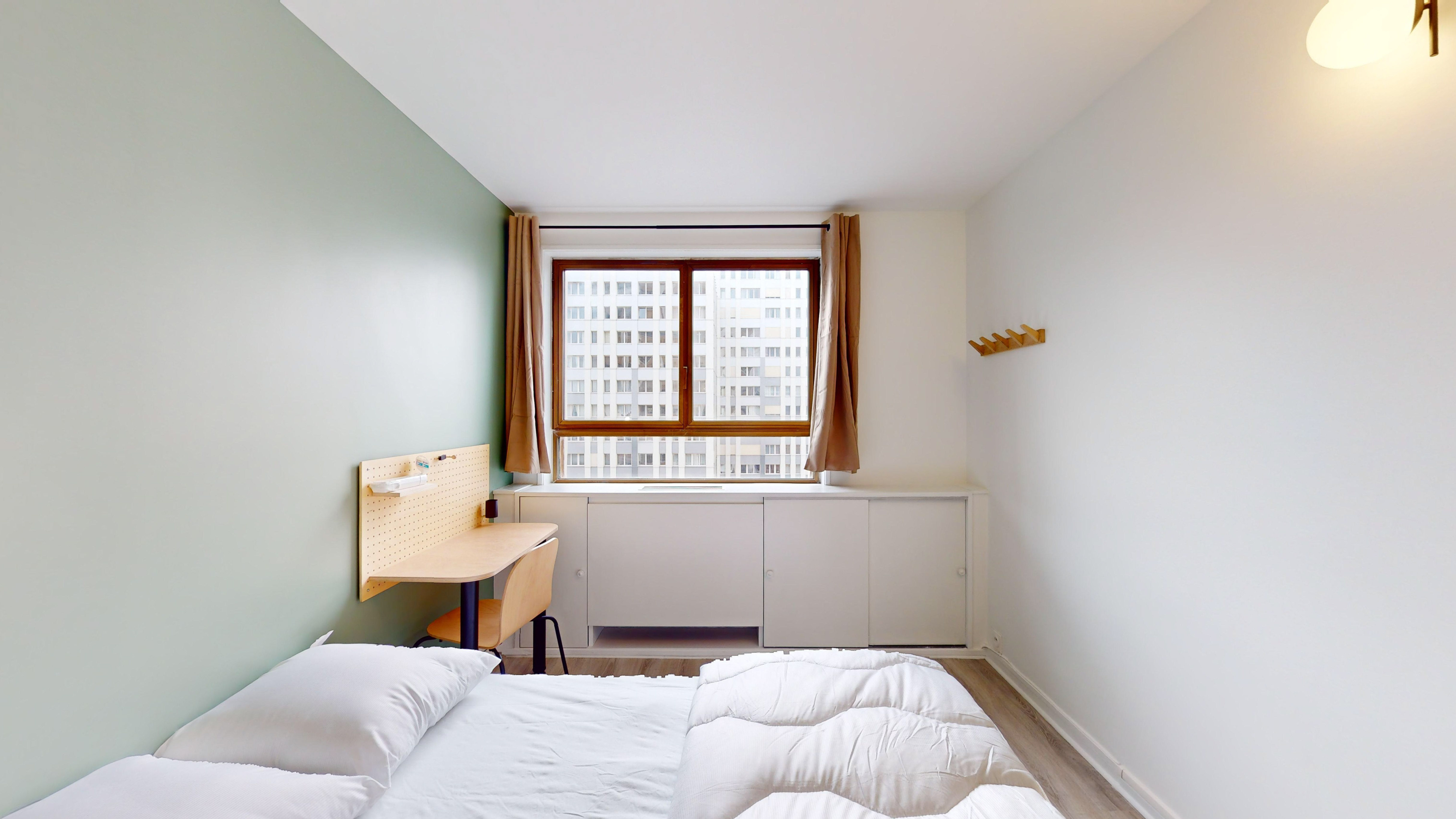  Room 4  -  Paris Lilas  - Gallery -  1