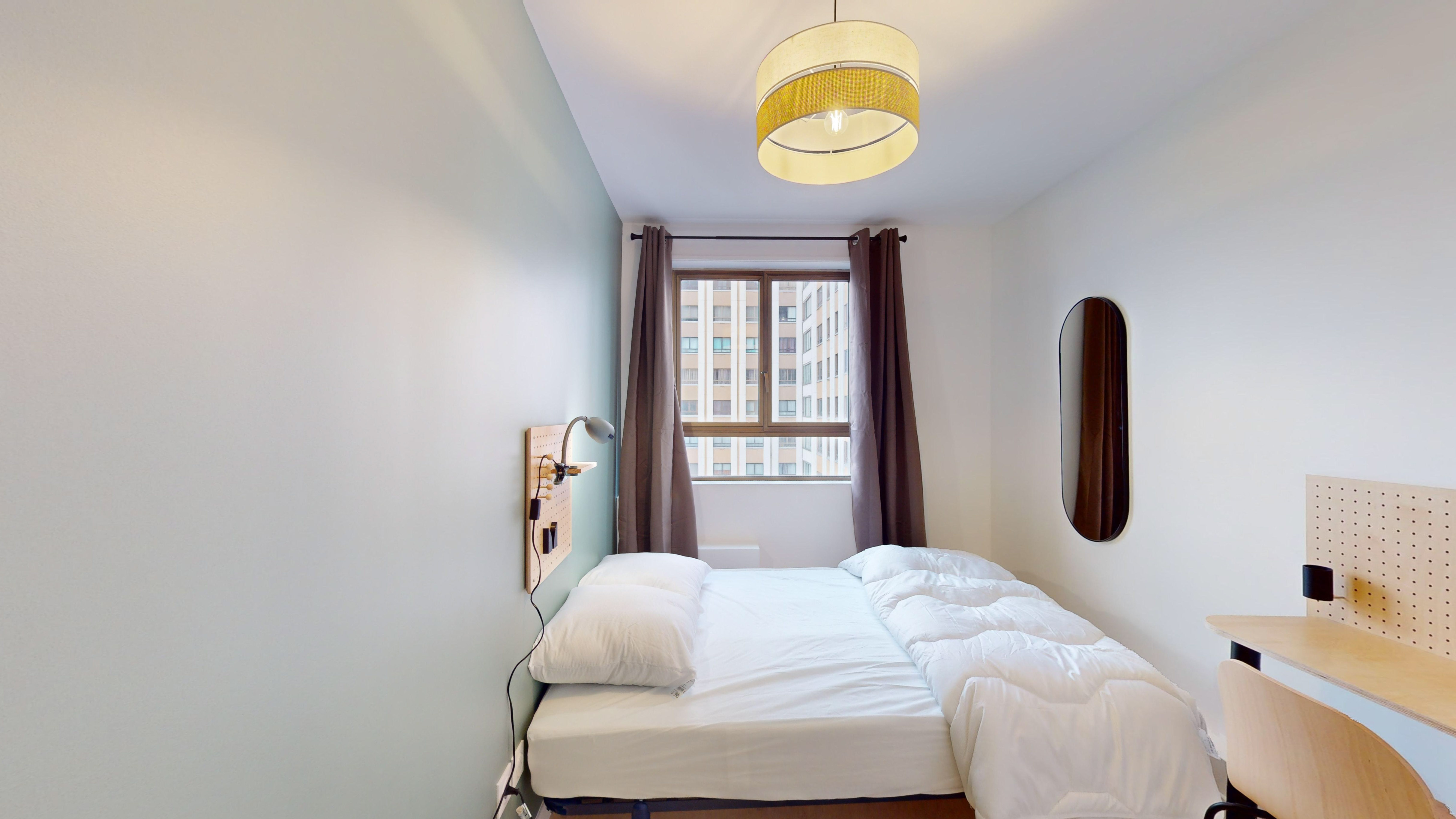  Room 5  -  Paris Lilas  - Gallery -  1