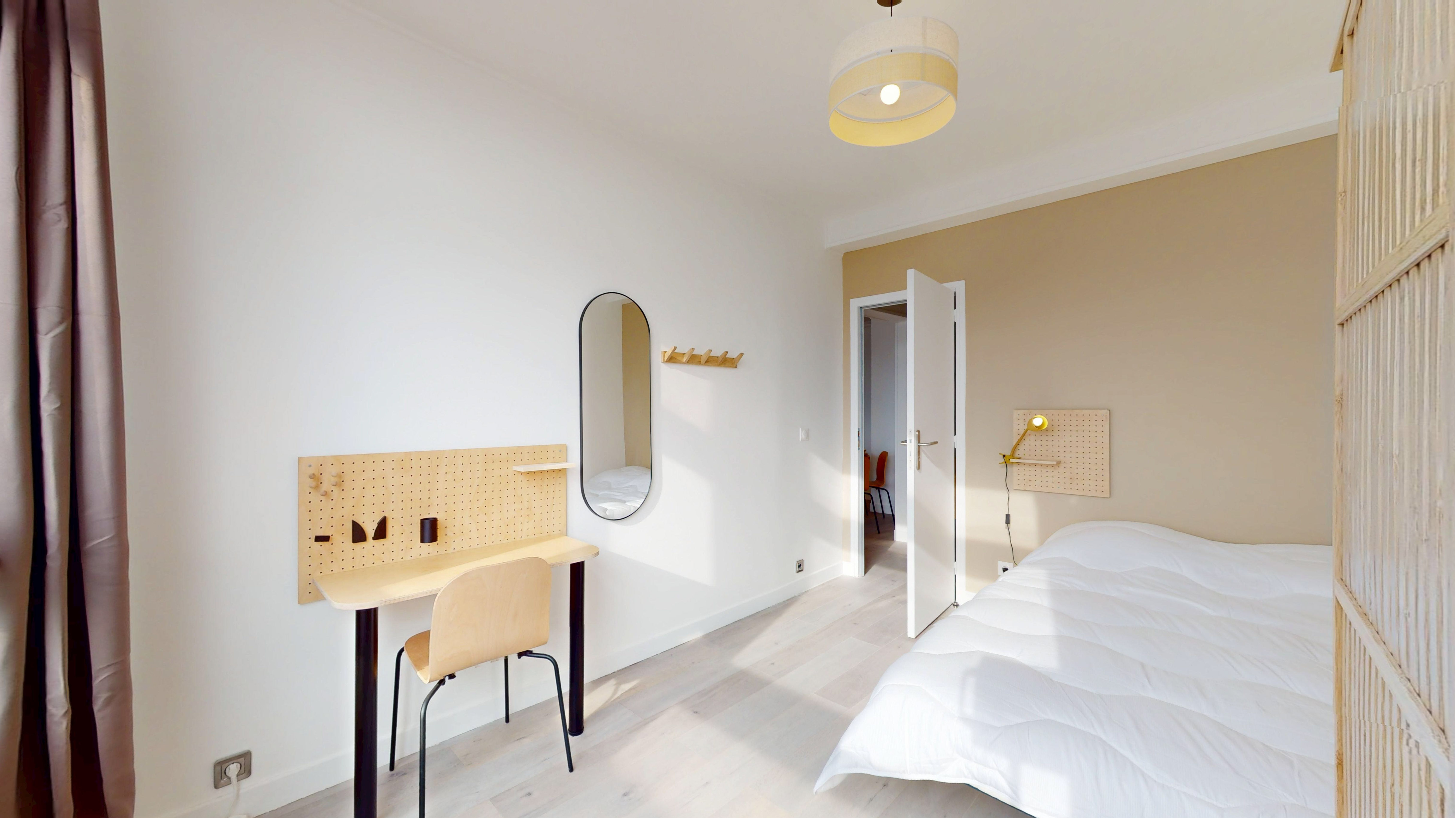  Room 2  -  Paris Ivry  - Gallery -  2