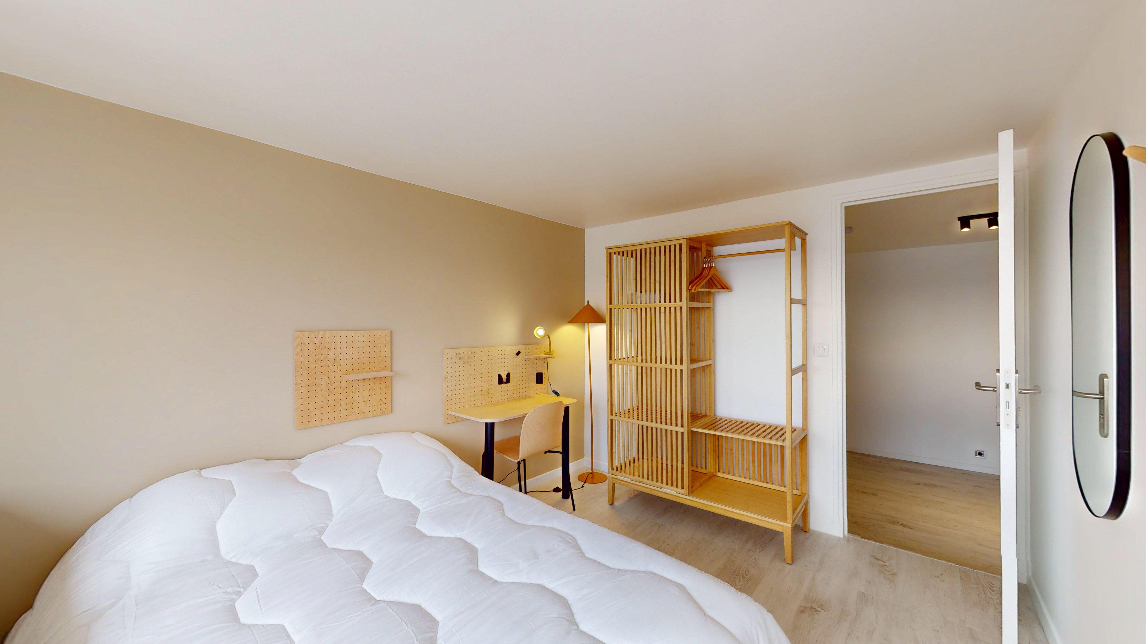  Room 5  -  Paris Ivry  - Gallery -  1
