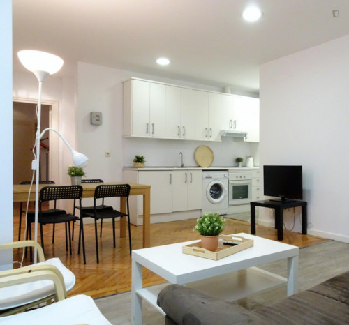 Beautiful double bedroom in a 4-bedroom apartment near Rubén Darío metro station