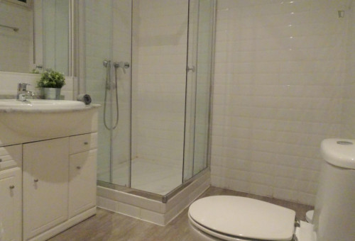 Beautiful double bedroom in a 4-bedroom apartment near Rubén Darío metro station