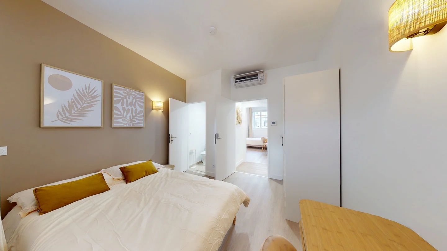 Room 2 - Gena - Gallery - 1