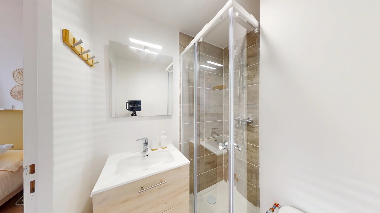 Room 11 - Gena - Gallery - 3