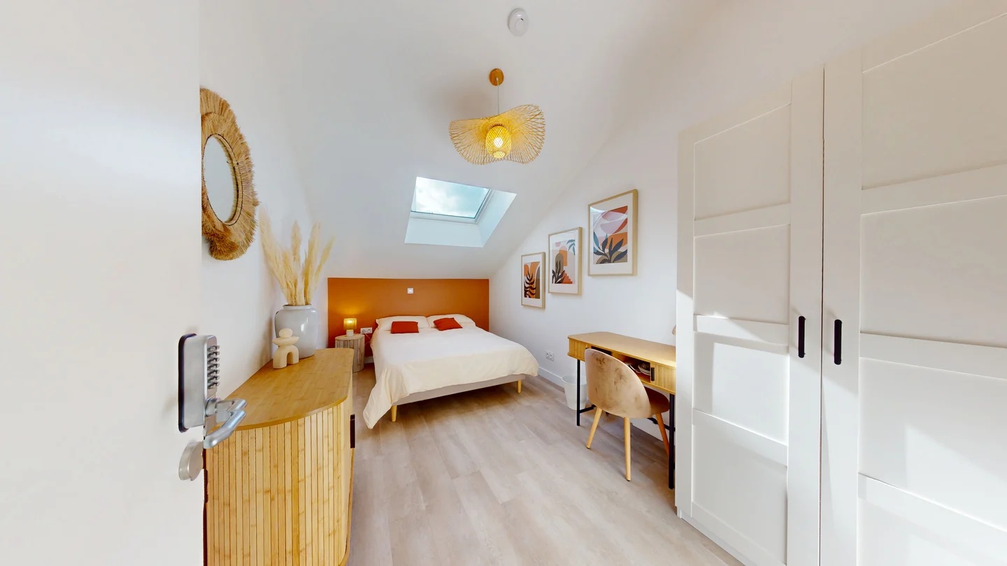 Room 12 - Gena - Gallery - 2