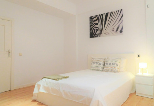 Charming double bedroom near Rubén Darío metro station