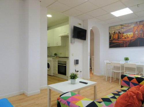 Charming double bedroom near Rubén Darío metro station