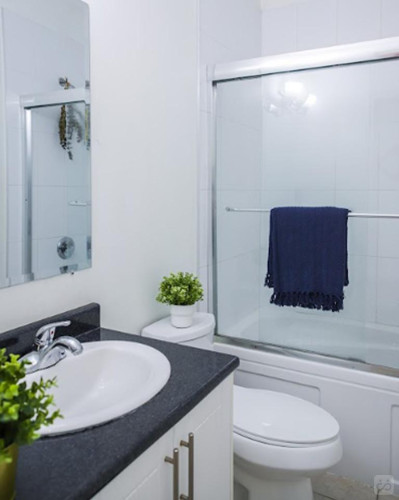East Broadway Home - Gallery - 8