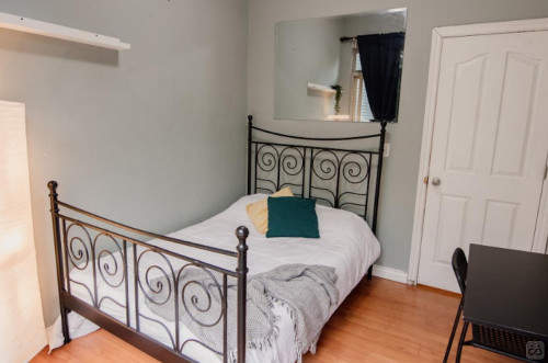 East Broadway Home - Gallery - 3
