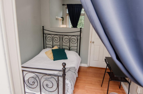 East Broadway Home - Gallery - 4