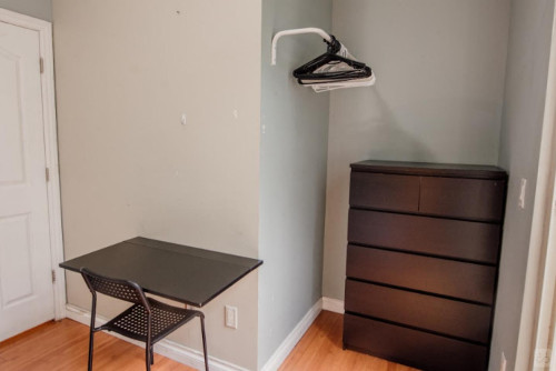 East Broadway Home - Gallery - 8