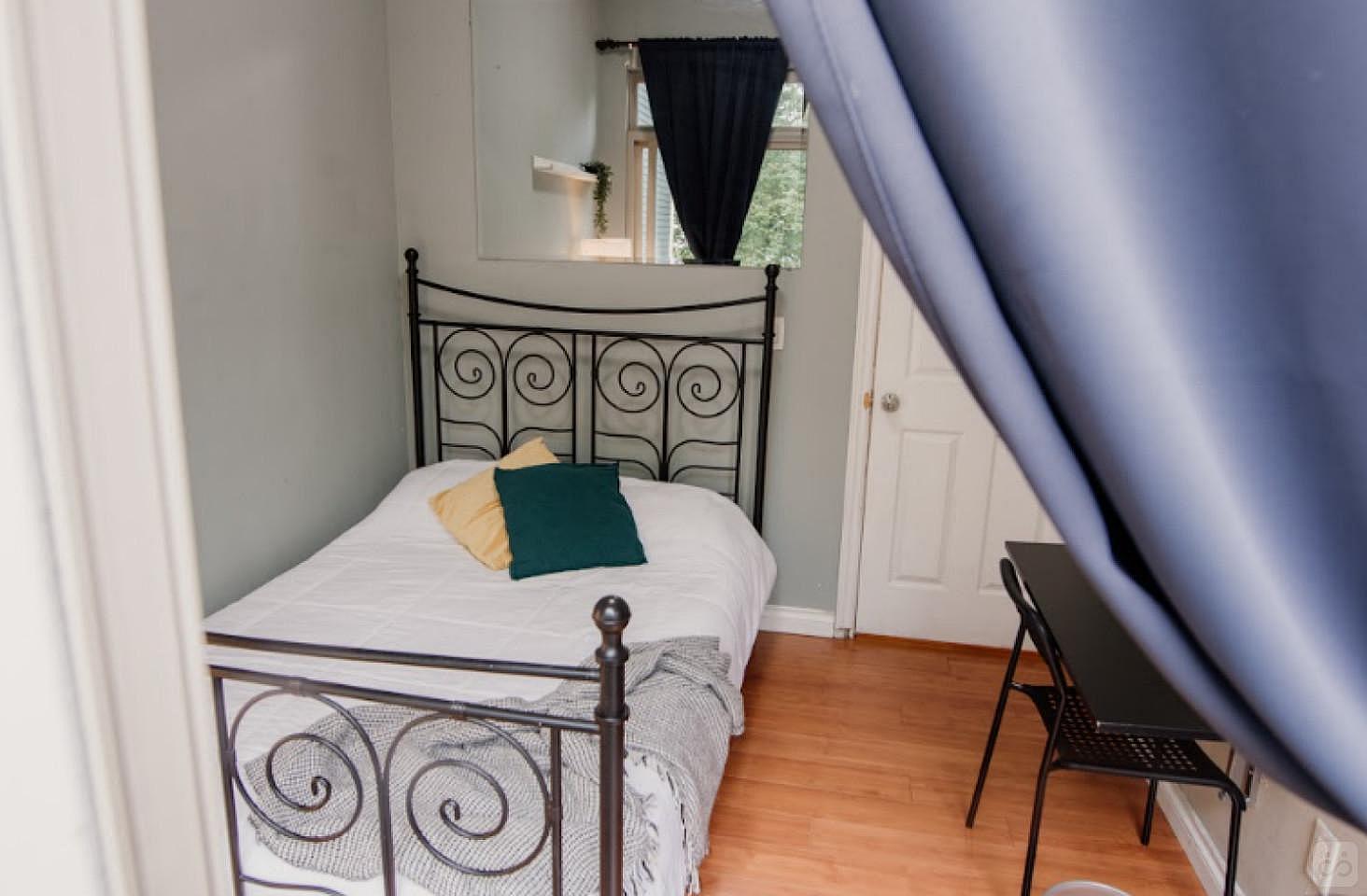 Standard Room - Spacious Comfortable House three blocks away from China Creek North Park Home - Gallery - 5