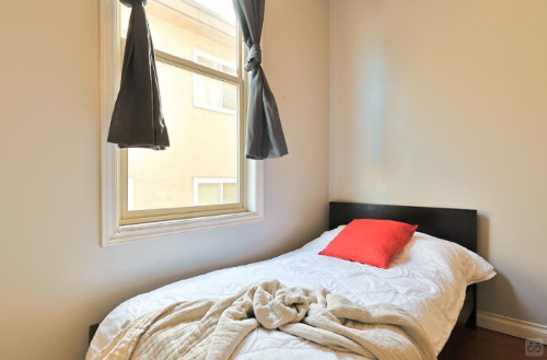 East Broadway Home II - Gallery - 6