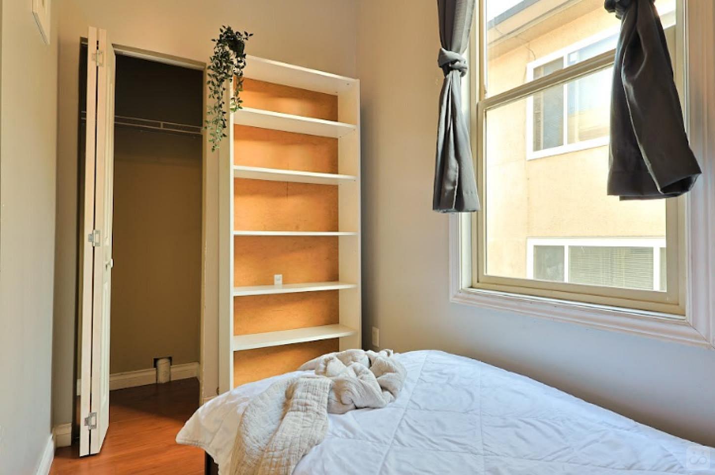 Flex Room - Comfortable Urban House w/ Terrace near China Creek North Park Home - Gallery - 1