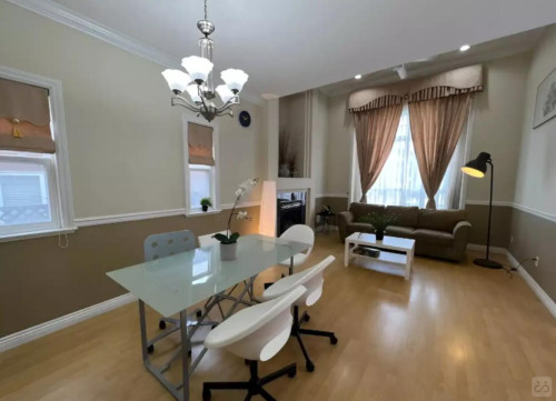 Spacious Comfortable House near The Crystal Mall