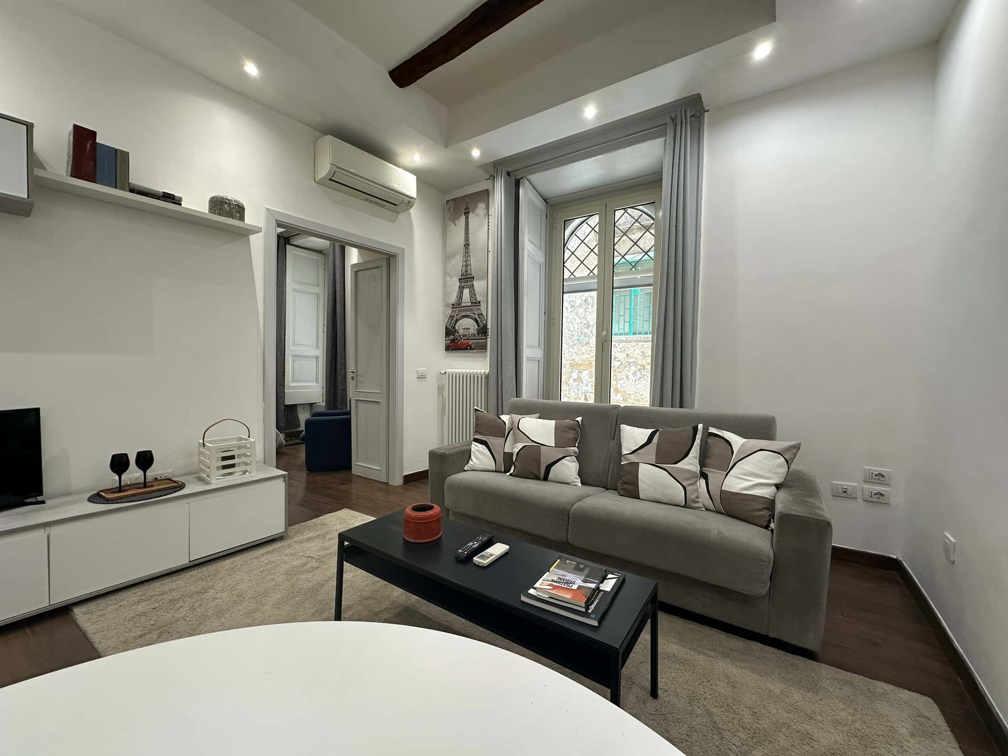  Apartment In Salita San Maria Apparente, Napoli For 49 M² With 1 Bedroom  -  Apartment in Salita San Maria Apparente, Napoli for 49 m² with 1 bedroom  - Gallery -  1