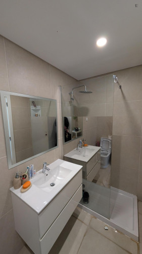 Pleasant Double Bedroom close to Fogueteiro Train Station - Gallery - 7