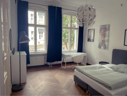 Inviting double bedroom in Berlin 