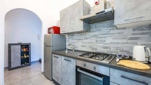 Red Comfort Flat near Garibaldi Station - Gallery - 31