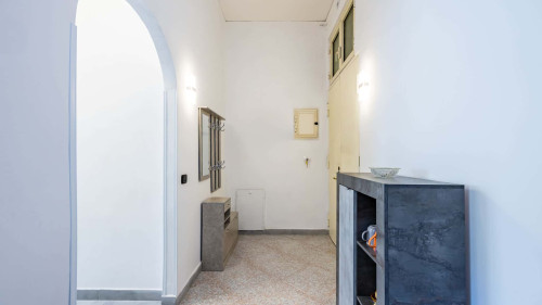 Red Comfort Flat near Garibaldi Station - Gallery - 12