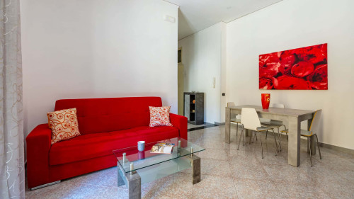 Red Comfort Flat near Garibaldi Station - Gallery - 22