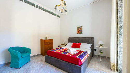 Red Comfort Flat near Garibaldi Station - Gallery - 21
