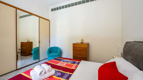 Red Comfort Flat near Garibaldi Station - Gallery - 7