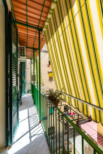 Red Comfort Flat near Garibaldi Station - Gallery - 25