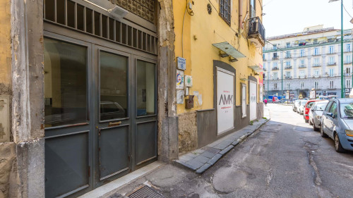 Red Comfort Flat near Garibaldi Station - Gallery - 26