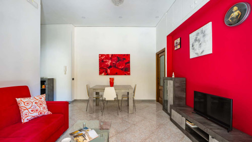 Red Comfort Flat near Garibaldi Station - Gallery - 19