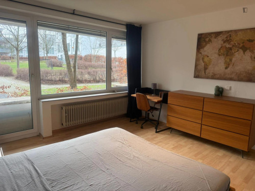 Excellent double bedroom near the Südring metro