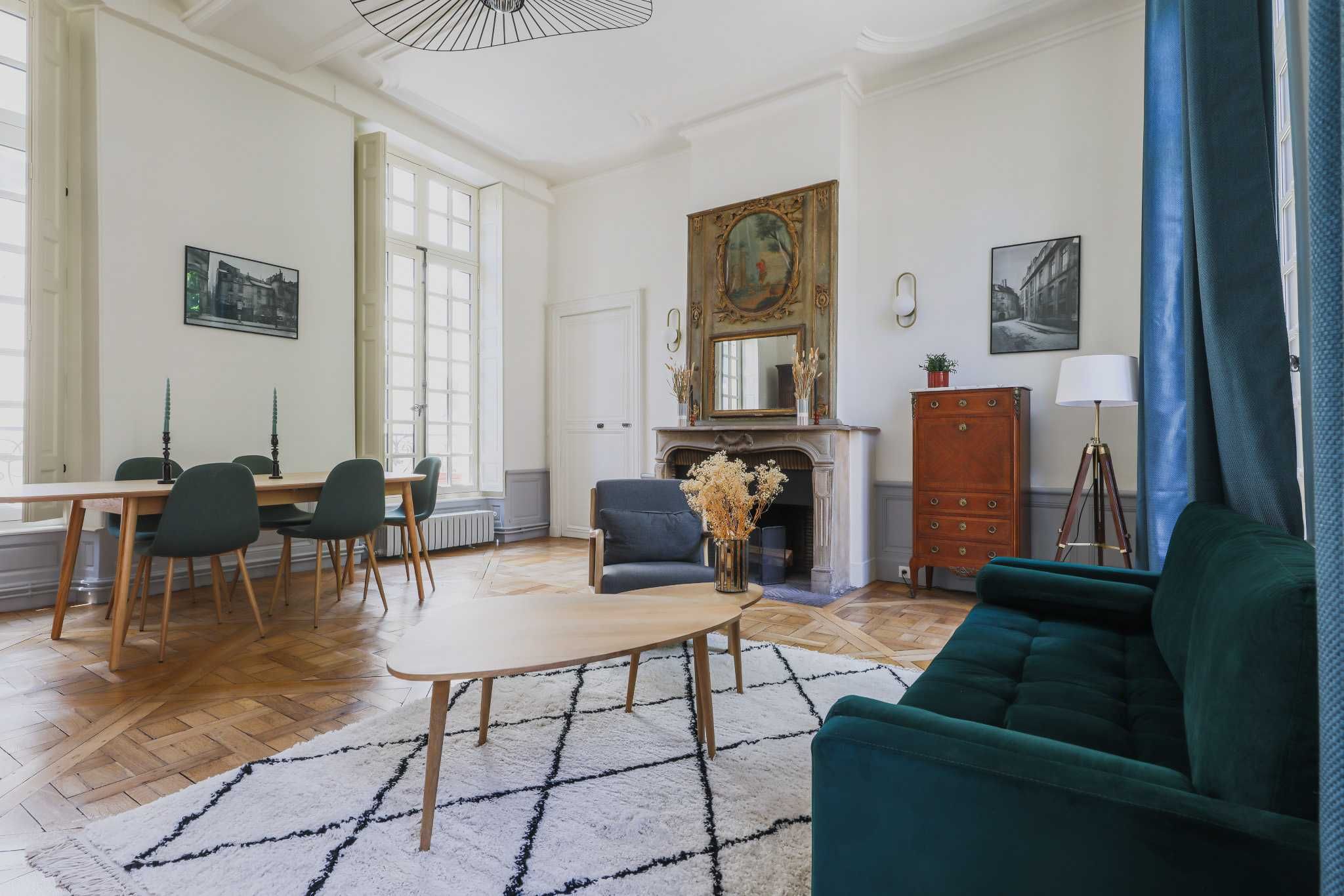  Exceptional Apt - 2BR/4P- Notre-Dame Cathedral  -  Exceptional apt - 2BR/4P- Notre-Dame Cathedral  - Gallery -  3