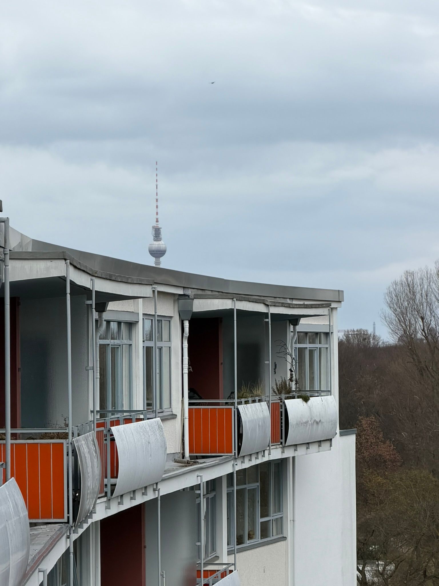  BusinessLiving – Berlin Tiergarten – Government District – Händelallee BAUHAUS Walter Gropius – Mode  -  BusinessLiving – Berlin Tiergarten – Government District – Händelallee BAUHAUS Walter Gropius – Modern apartment – with home office  - Gallery -  7