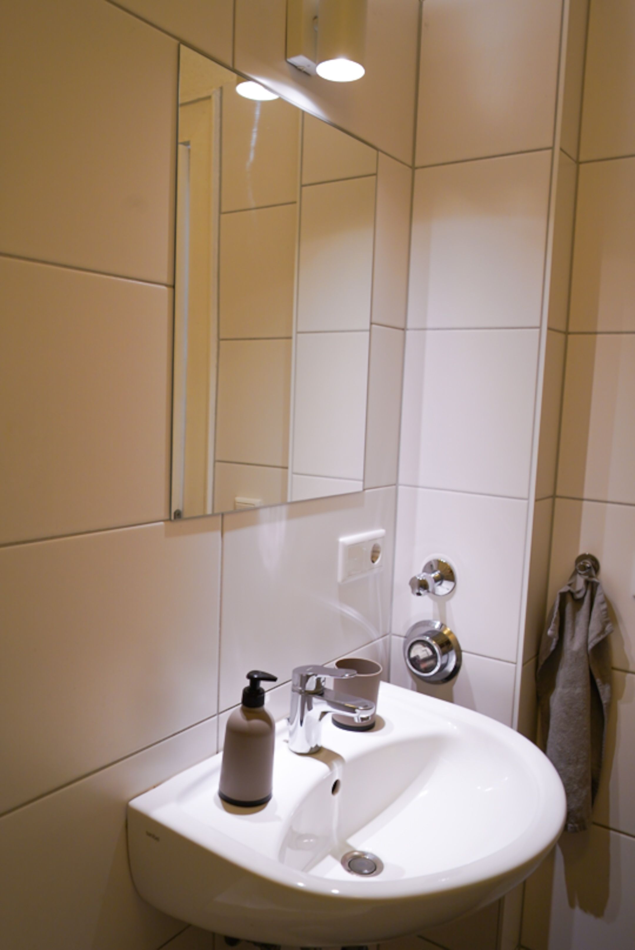  Modern City Apartment  -  Modern city apartment  - Gallery -  7