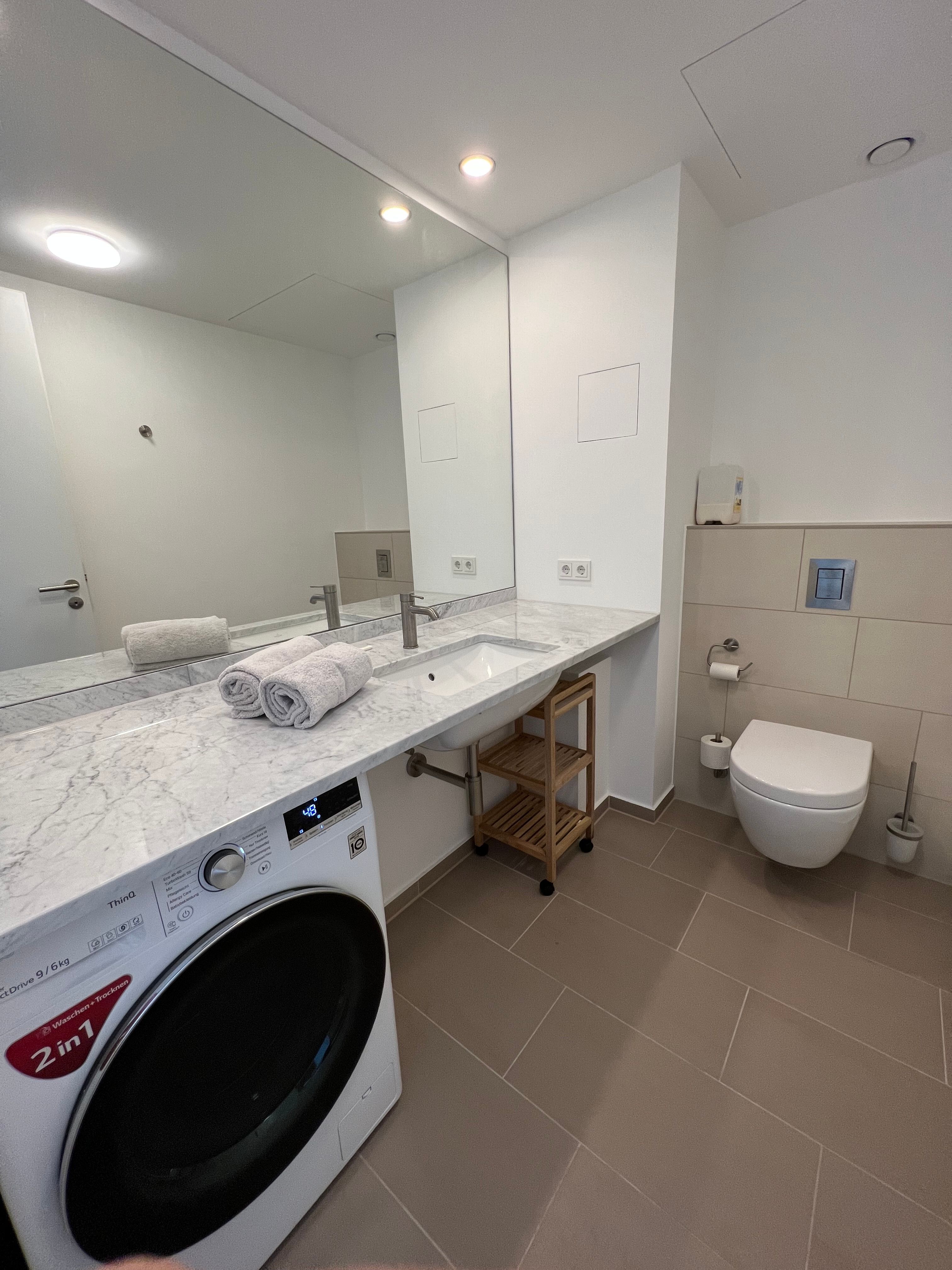 Premium Modern Two-Room Apartment In Top Location With Beautiful Views Of The River Spree, The Histo - Premium modern two-room Apartment in top location with beautiful views of the River Spree, the historic Berlin Wall and the Oberbaum Bridge - Gallery - 9