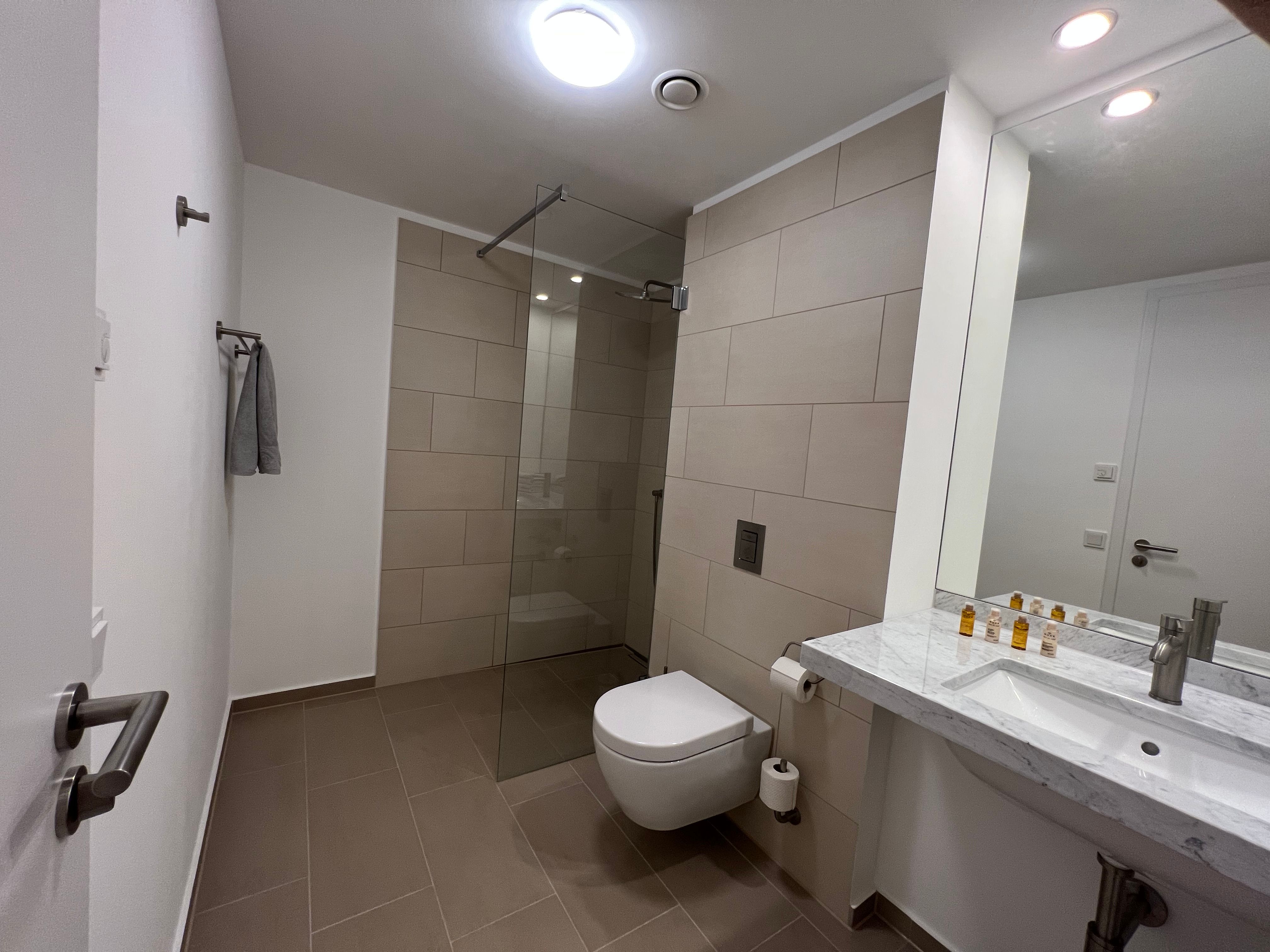  Premium Modern Two-Room Apartment In Top Location With Beautiful Views Of The River Spree, The Histo  -  Premium modern two-room Apartment in top location with beautiful views of the River Spree, the historic Berlin Wall and the Oberbaum Bridge  - Gallery -  12