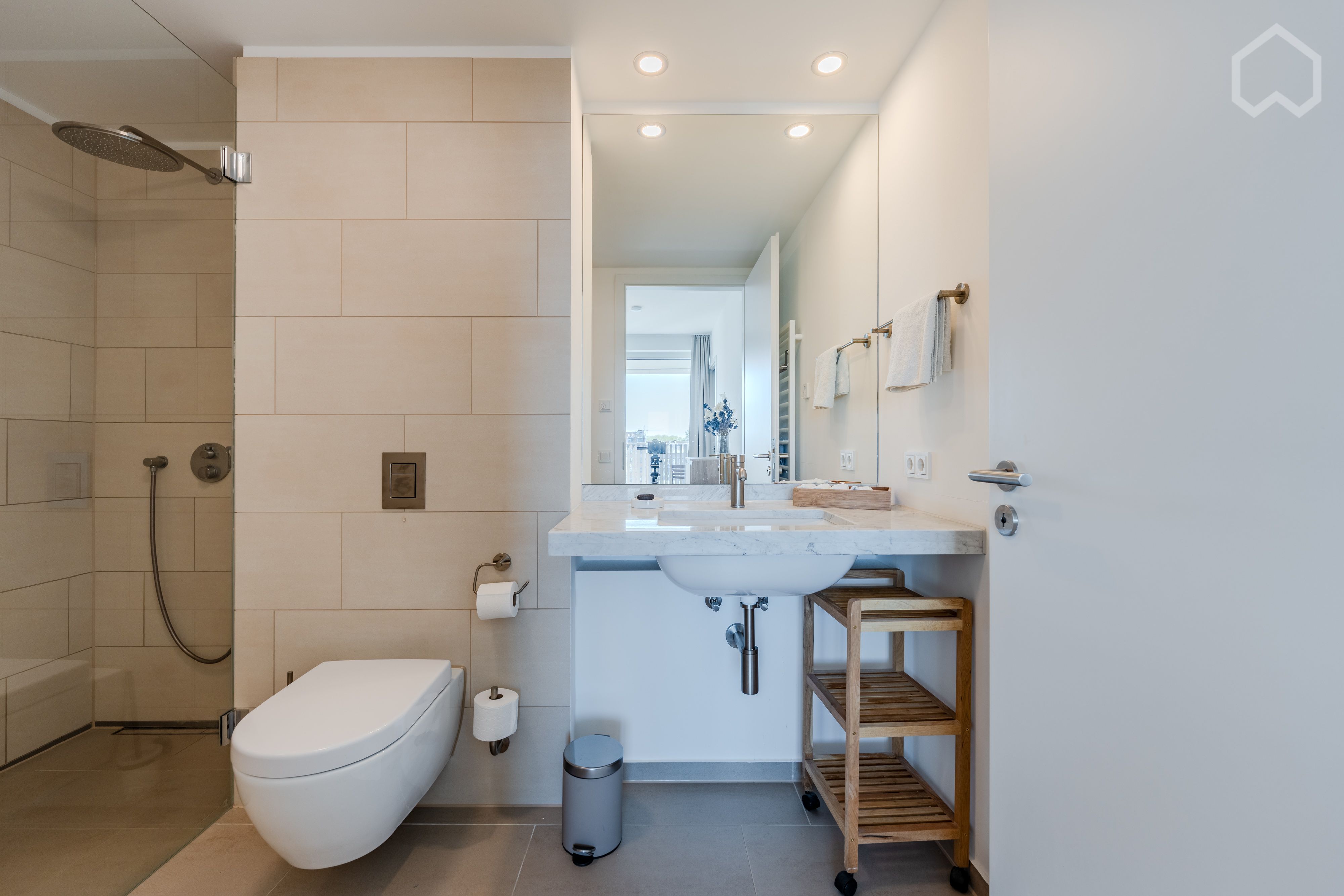  Premium Two-Room Apartment With Beautiful Views Of The River Spree, Historical Berlin Wall And The O  -  Premium two-room Apartment with beautiful views of the River Spree, historical Berlin Wall and the Oberbaum Bridge in top location  - Gallery -  30